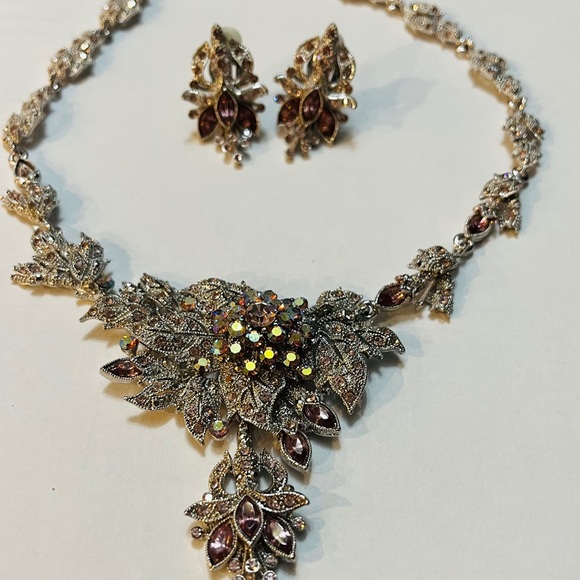 Statement silver plated necklace and clip on earrings set w/lavendar crystals - Picture 3 of 14